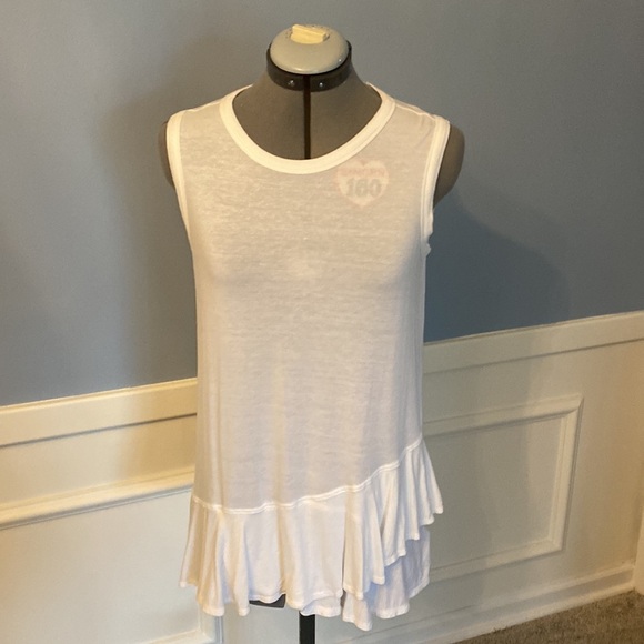 Time & Tru Lot of 2 Sleeveless Tee Shirts Long With Ruffle bottom Size Small - Picture 4 of 9